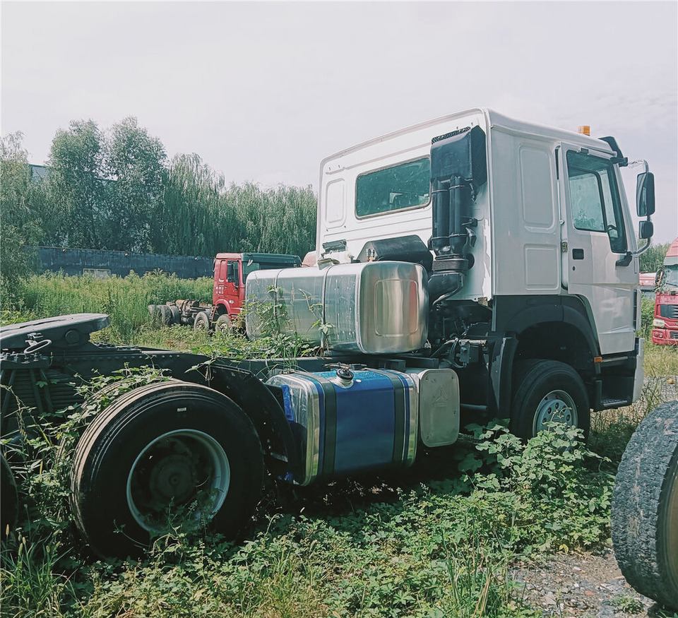 Howo 420hp 6x4 - Dragbil: bild 3 Howo 420hp 6x4 - Dragbil: bild 3