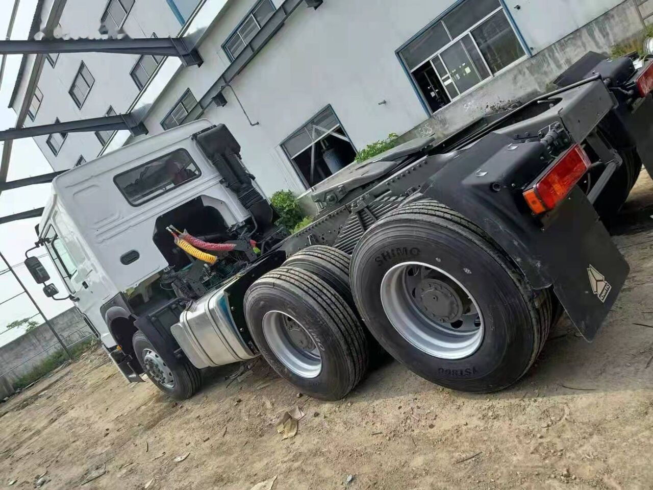 Sinotruk HOWO 371 Tractor - Dragbil: bild 4 Sinotruk HOWO 371 Tractor - Dragbil: bild 4