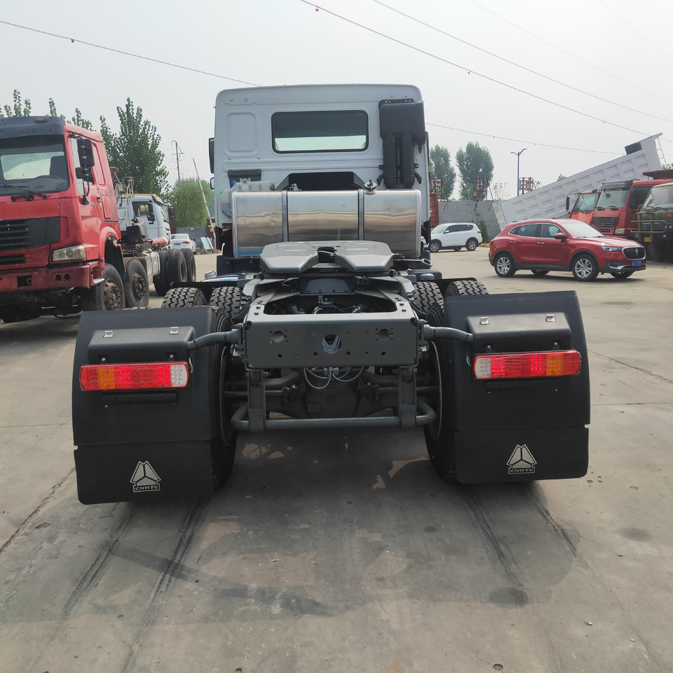 Sinotruk HOWO 420 6*4 Tractor - Dragbil: bild 3 Sinotruk HOWO 420 6*4 Tractor - Dragbil: bild 3