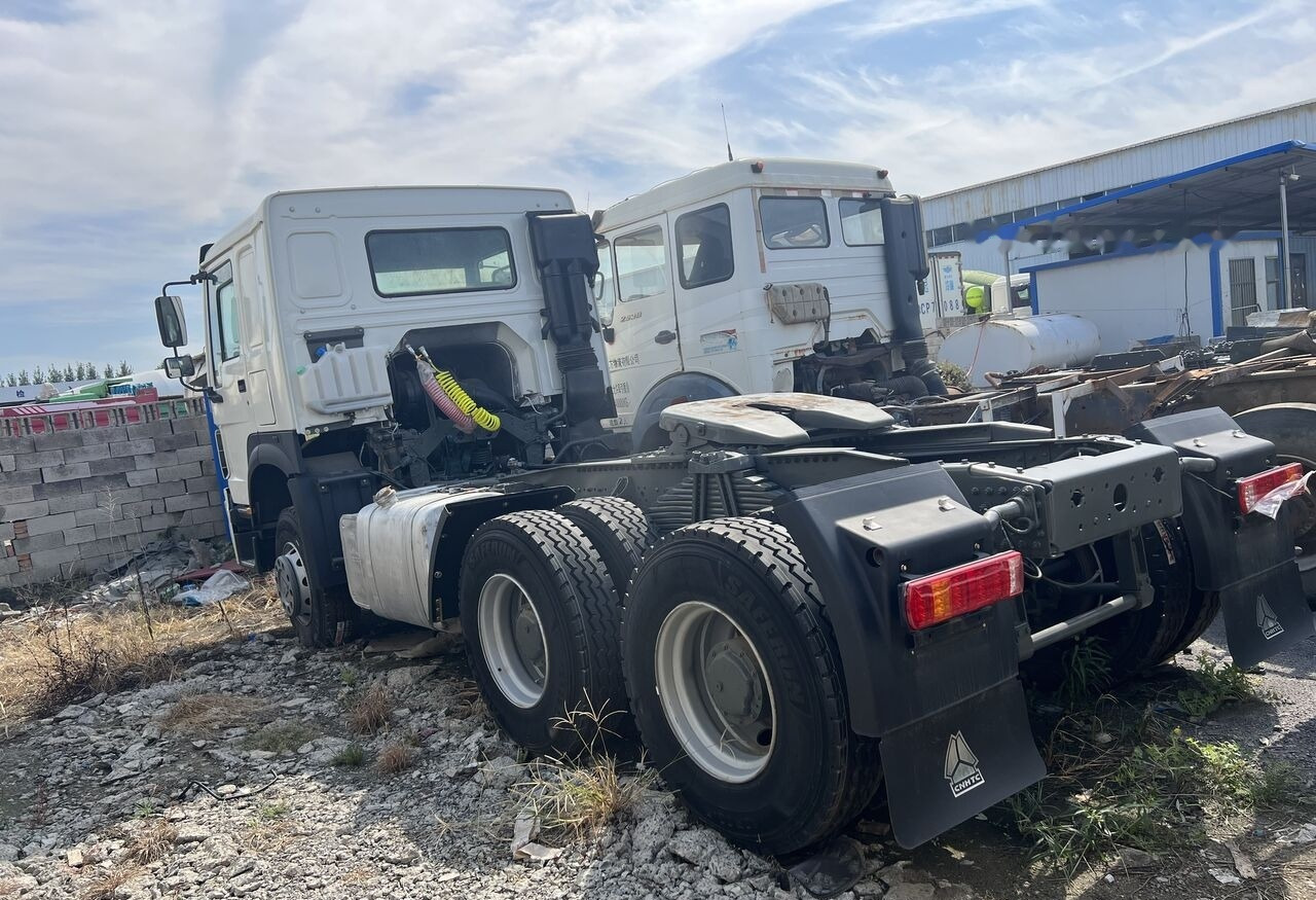 Sinotruk HOWO 420HP 6X4 Tractor - Dragbil: bild 5 Sinotruk HOWO 420HP 6X4 Tractor - Dragbil: bild 5