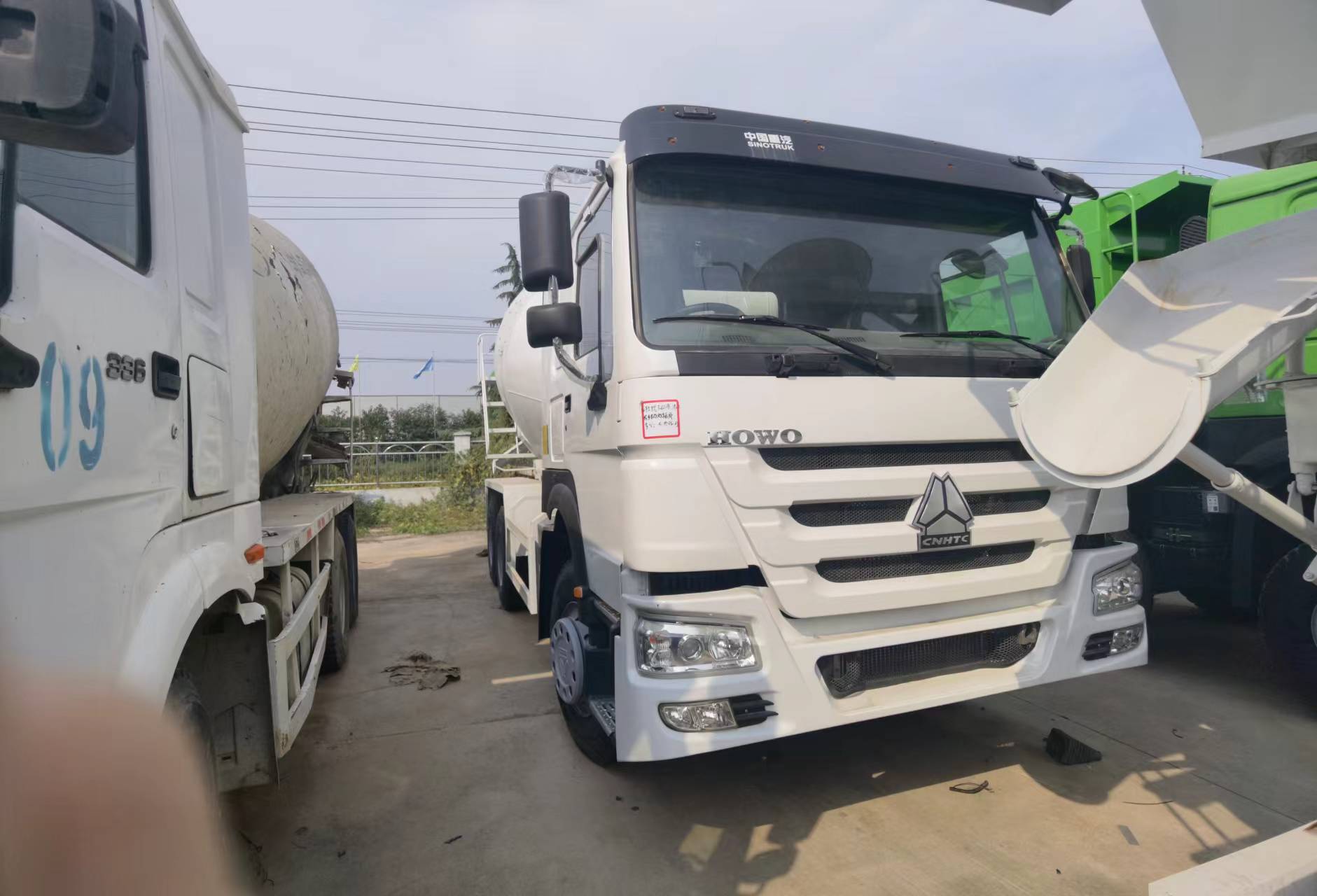 Sinotruk HOWO 371 6*4 Concrete mixer truck - Betongbil: bild 5 Sinotruk HOWO 371 6*4 Concrete mixer truck - Betongbil: bild 5