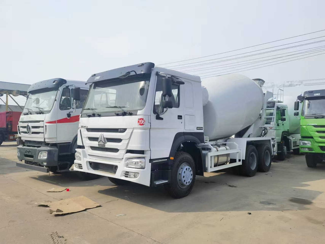 Sinotruk HOWO 371 6*4 Concrete mixer truck - Betongbil: bild 1 Sinotruk HOWO 371 6*4 Concrete mixer truck - Betongbil: bild 1