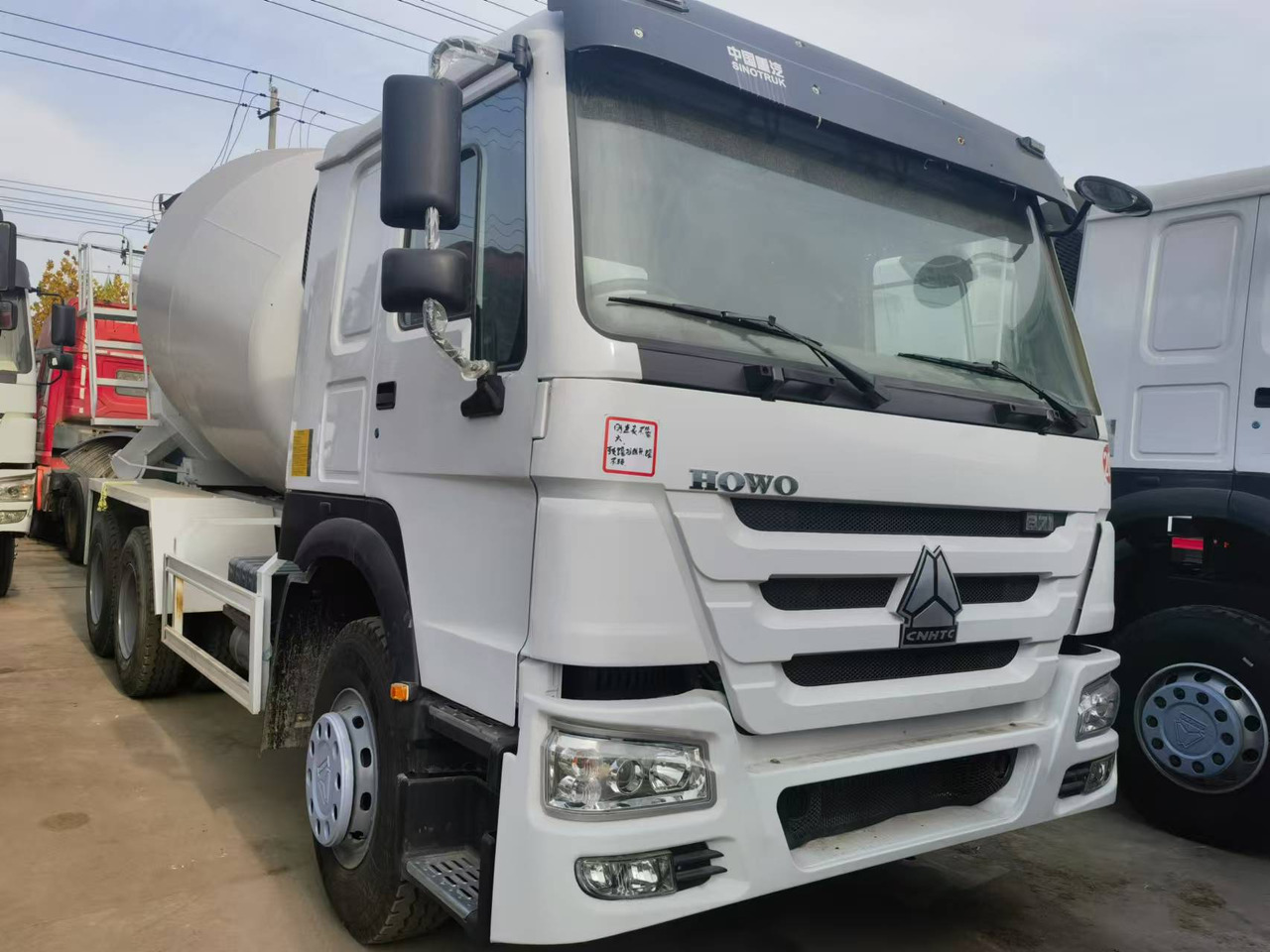 Sinotruk HOWO 371 Concrete mixer truck - Betongbil: bild 1 Sinotruk HOWO 371 Concrete mixer truck - Betongbil: bild 1
