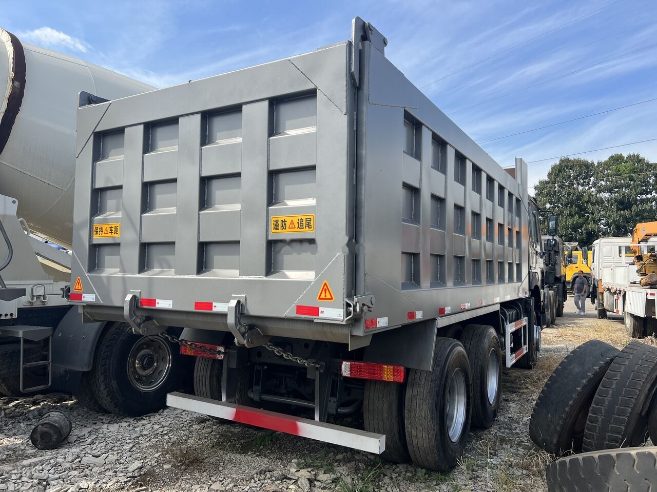 Sinotruk HOWO 375 6*4 Dump truck - Tippbil lastbil: bild 5 Sinotruk HOWO 375 6*4 Dump truck - Tippbil lastbil: bild 5