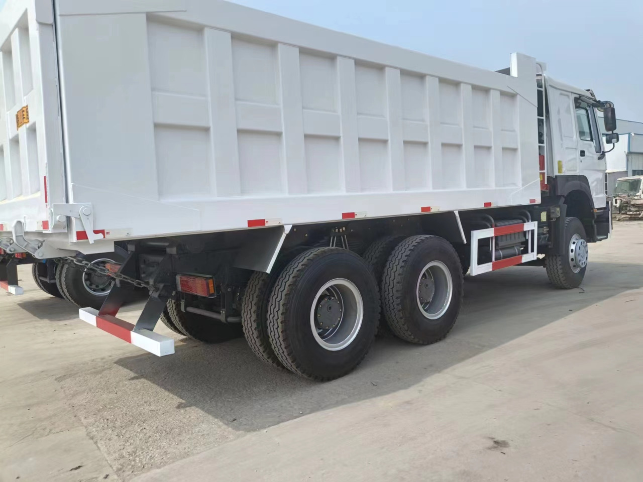 Sinotruk HOWO 375 6*4 dump truck - Minitippbil: bild 5 Sinotruk HOWO 375 6*4 dump truck - Minitippbil: bild 5