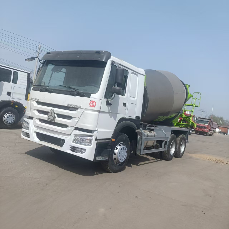 Sinotruk HOWO 6*4 Concrete mixer truck - Betongbil: bild 1 Sinotruk HOWO 6*4 Concrete mixer truck - Betongbil: bild 1