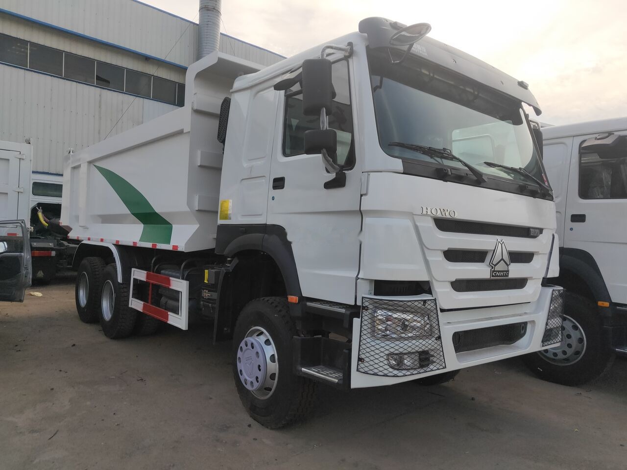 Sinotruk HOWO 6*4 Dump truck - Tippbil lastbil: bild 2 Sinotruk HOWO 6*4 Dump truck - Tippbil lastbil: bild 2