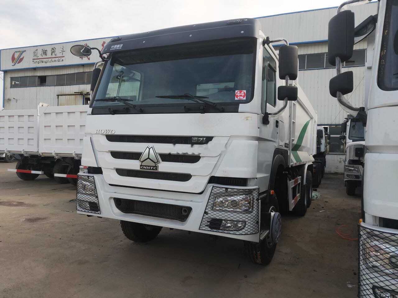 Sinotruk HOWO 6*4 Dump truck - Tippbil lastbil: bild 1 Sinotruk HOWO 6*4 Dump truck - Tippbil lastbil: bild 1