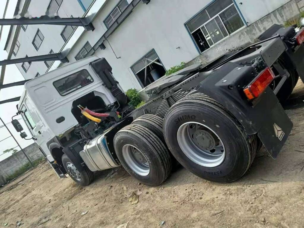 Sinotruk HOWO 6*4 Tractor - Containerbil/ Växelflak lastbil: bild 2 Sinotruk HOWO 6*4 Tractor - Containerbil/ Växelflak lastbil: bild 2