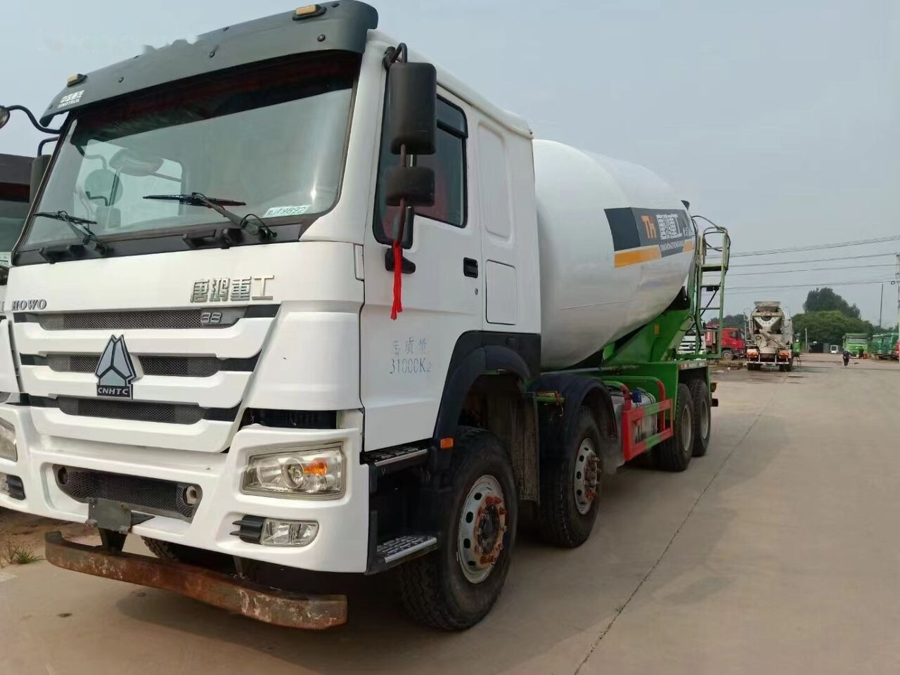 Sinotruk HOWO 8*4 Concrete mixer truck - Betongbil: bild 1 Sinotruk HOWO 8*4 Concrete mixer truck - Betongbil: bild 1