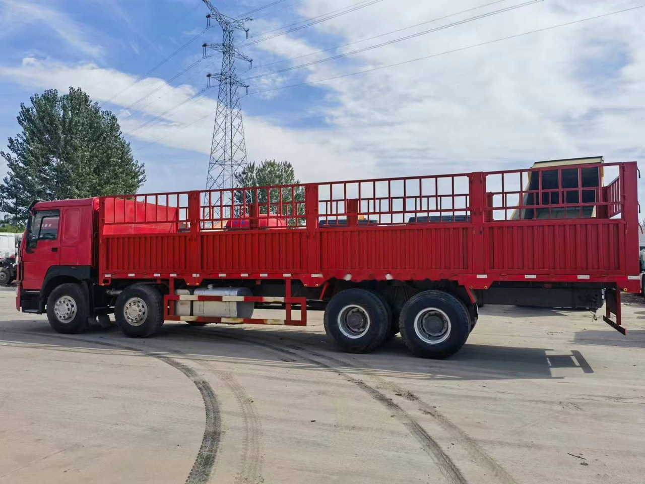 Sinotruk HOWO 8*4 Fence Truck - Minitippbil: bild 1 Sinotruk HOWO 8*4 Fence Truck - Minitippbil: bild 1