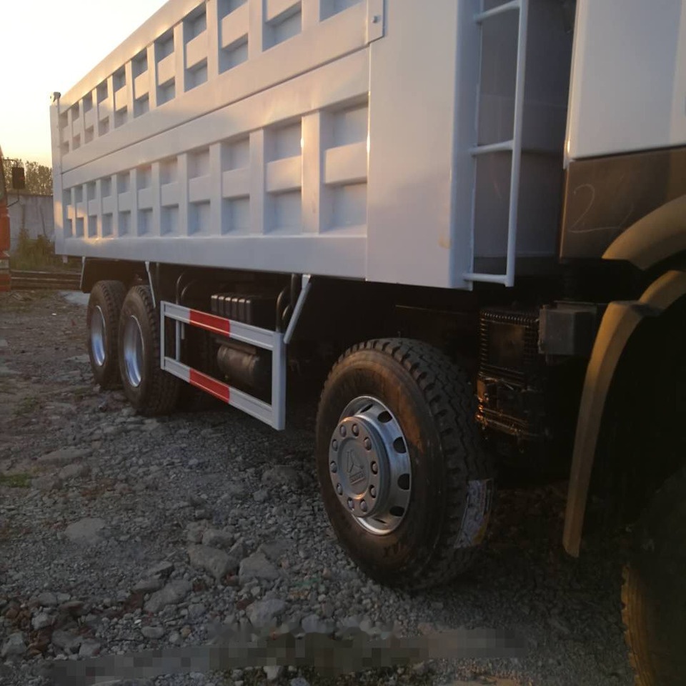 Sinotruk HOWO 8*4 dump truck - Minitippbil: bild 2 Sinotruk HOWO 8*4 dump truck - Minitippbil: bild 2