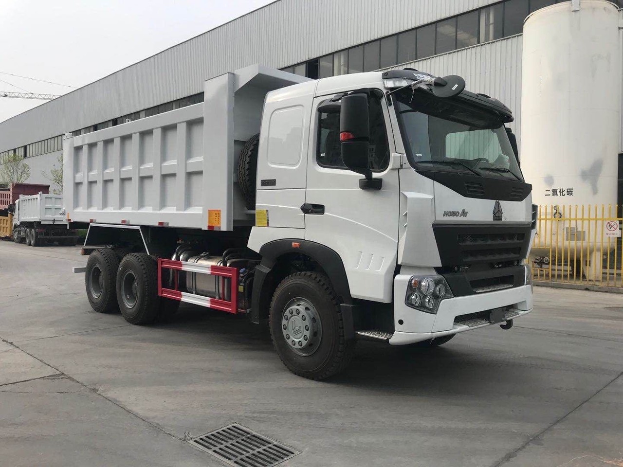 Sinotruk HOWO A7 - Minitippbil: bild 3 Sinotruk HOWO A7 - Minitippbil: bild 3