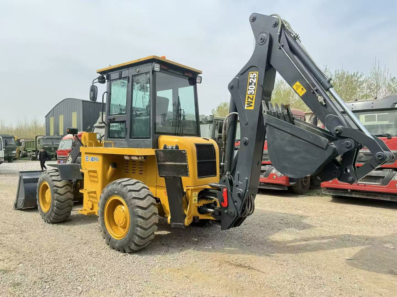 XCMG 30-25 - Grävlastare: bild 4 XCMG 30-25 - Grävlastare: bild 4