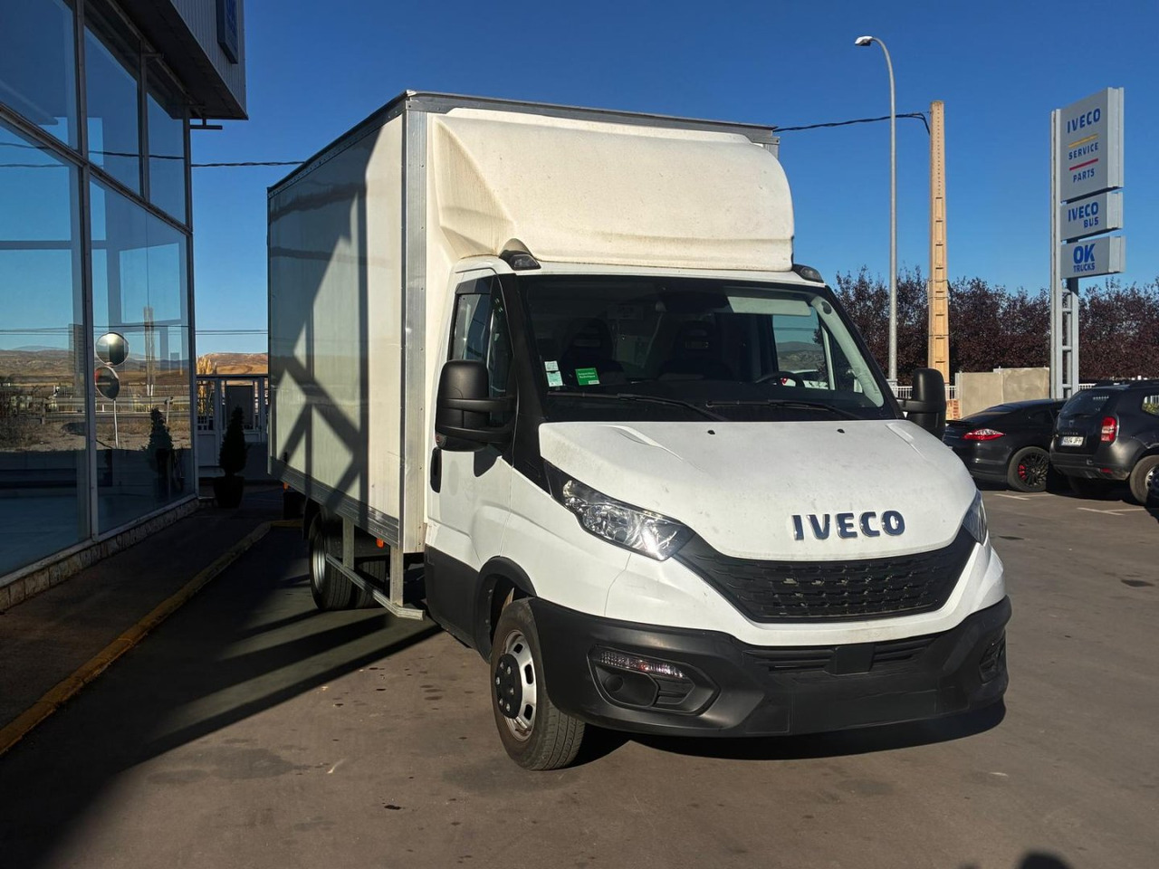 Caja cerrada IVECO 35C16 20m3 con puertas traseras - Volymskåp: bild 3 Caja cerrada IVECO 35C16 20m3 con puertas traseras - Volymskåp: bild 3