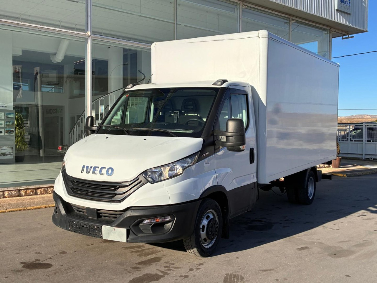 Caja cerrada con plataforma elevadora IVECO 35C16 20m3 - Volymskåp: bild 1 Caja cerrada con plataforma elevadora IVECO 35C16 20m3 - Volymskåp: bild 1