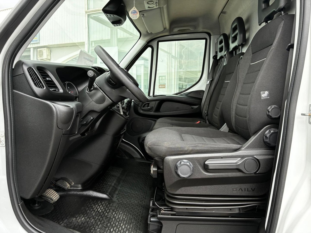 Skåpbil Furgón IVECO 35S14 V 12m3: bild 11 Skåpbil Furgón IVECO 35S14 V 12m3: bild 11