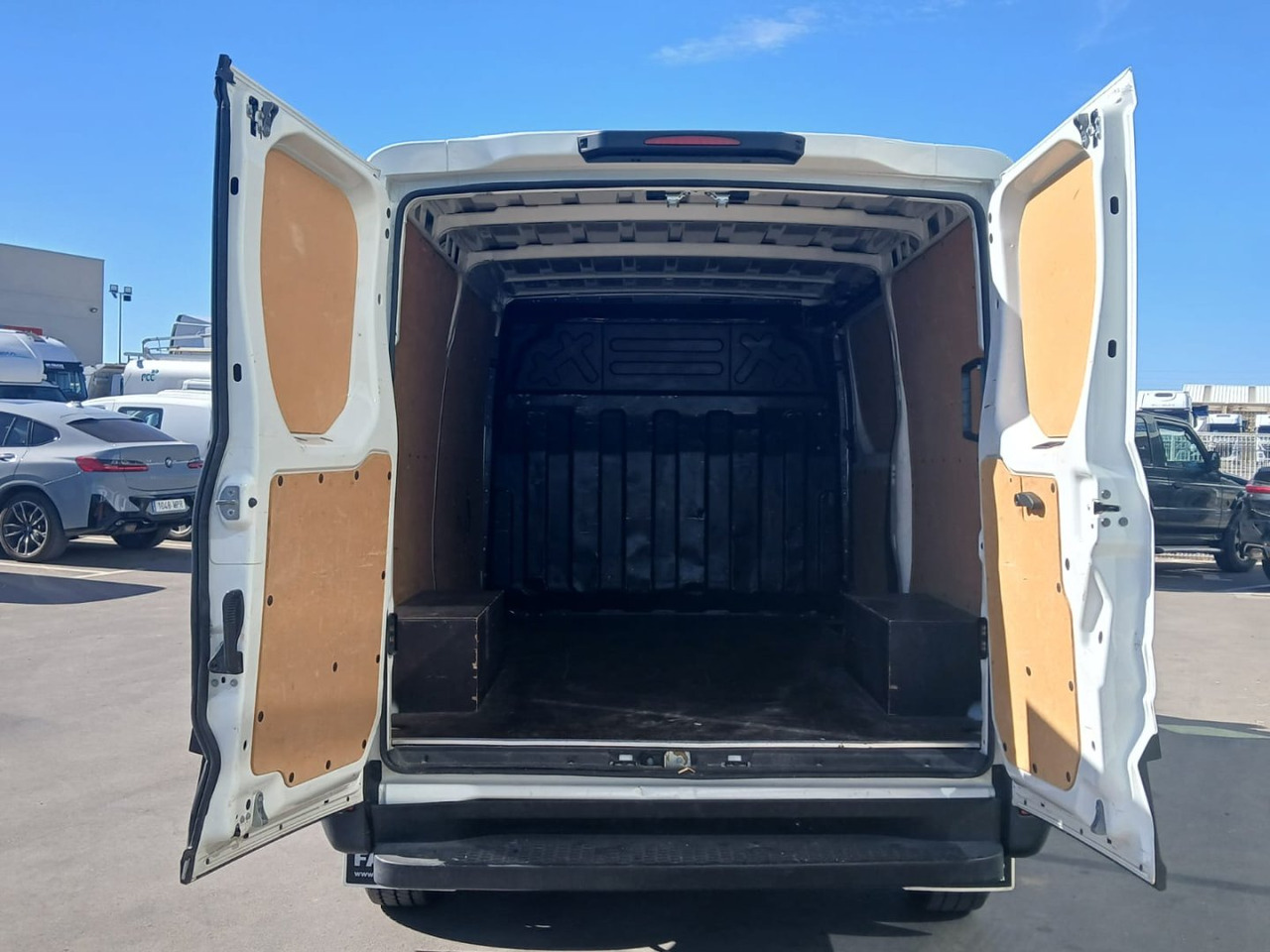 Furgón IVECO 35S16 V 9m3 - Skåpbil: bild 5 Furgón IVECO 35S16 V 9m3 - Skåpbil: bild 5