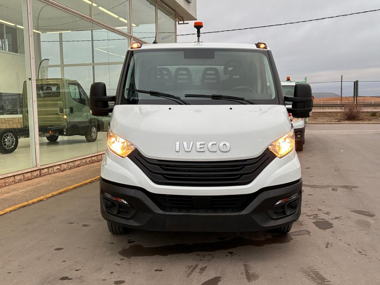 Volquete/Dumper IVECO 35C14 CAJA BASCULANTE DOBLE CABINA - Transportbil med tippflak, Dubbelhytt transportbil: bild 2 Volquete/Dumper IVECO 35C14 CAJA BASCULANTE DOBLE CABINA - Transportbil med tippflak, Dubbelhytt transportbil: bild 2