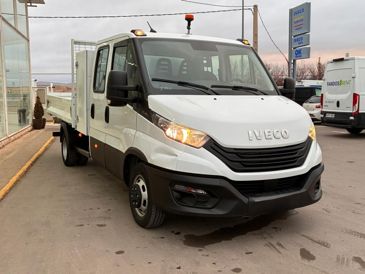 Volquete/Dumper IVECO 35C14 CAJA BASCULANTE DOBLE CABINA - Transportbil med tippflak, Dubbelhytt transportbil: bild 3 Volquete/Dumper IVECO 35C14 CAJA BASCULANTE DOBLE CABINA - Transportbil med tippflak, Dubbelhytt transportbil: bild 3