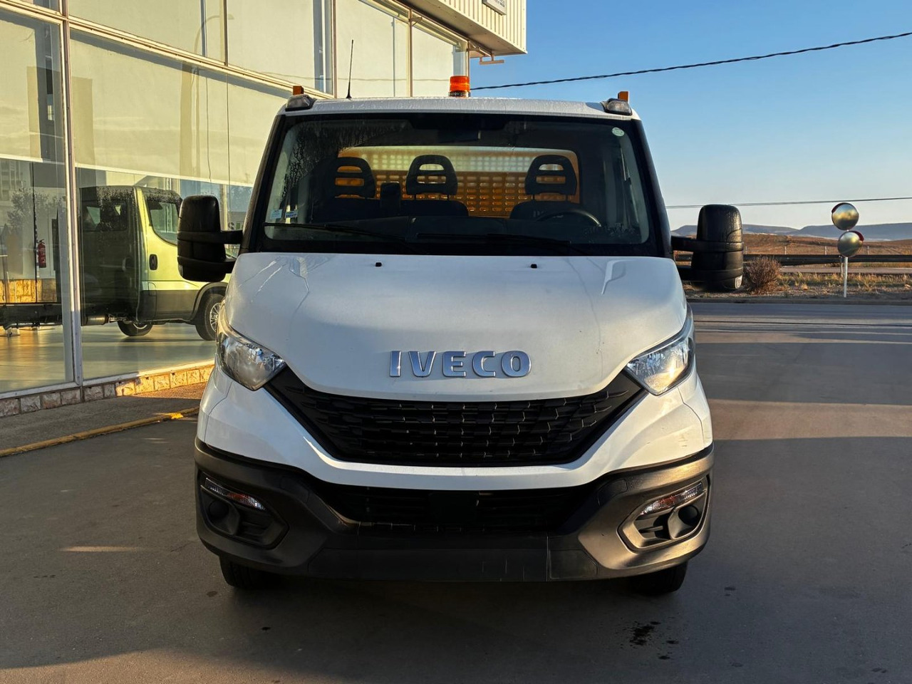 Volquete/Dumper IVECO 35C14 CAJA BASCULANTE - Transportbil med tippflak: bild 2 Volquete/Dumper IVECO 35C14 CAJA BASCULANTE - Transportbil med tippflak: bild 2