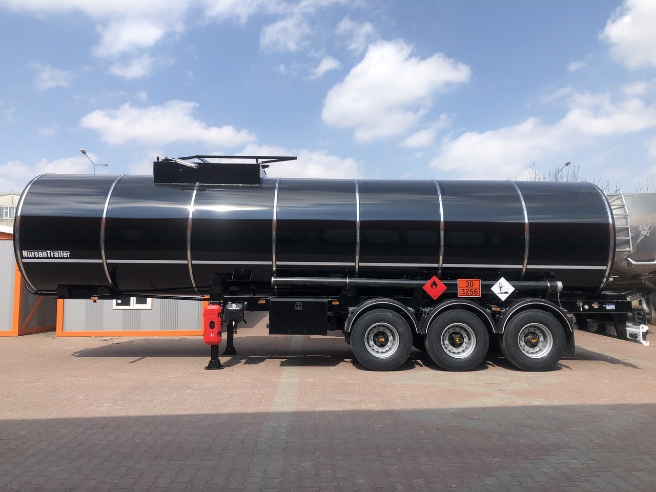 NURSAN ASPHALT INSULATED BITUMEN TANKER - Tanktrailer: bild 1 NURSAN ASPHALT INSULATED BITUMEN TANKER - Tanktrailer: bild 1