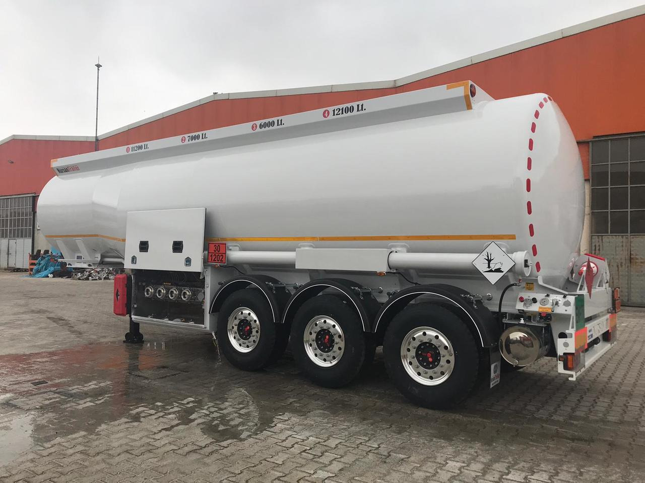 NURSAN Aluminium Tanker - Tanktrailer: bild 4 NURSAN Aluminium Tanker - Tanktrailer: bild 4