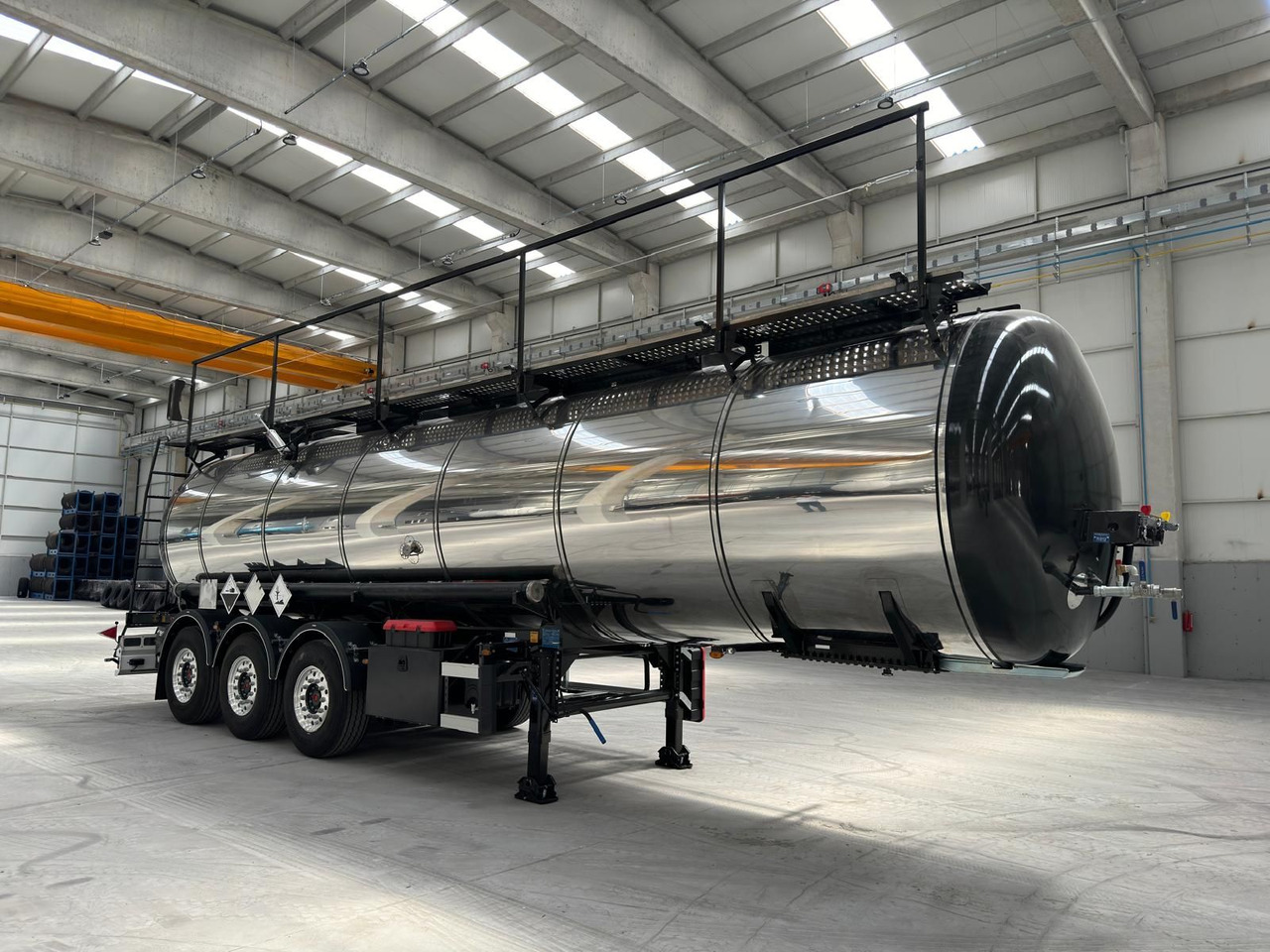 NURSAN Stainless Steel L4BH Tanker - Tanktrailer: bild 2 NURSAN Stainless Steel L4BH Tanker - Tanktrailer: bild 2