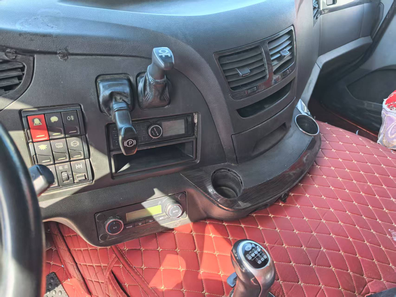 FAW JIEFANG - Dragbil: bild 5 FAW JIEFANG - Dragbil: bild 5