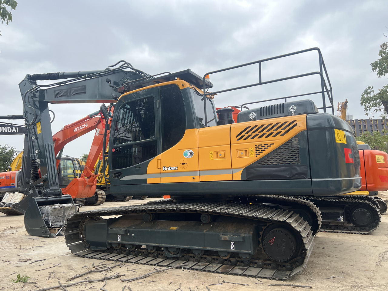 HYUNDAI HX220HD BROADEN TRACK SHOES - Bandgrävare: bild 1 HYUNDAI HX220HD BROADEN TRACK SHOES - Bandgrävare: bild 1