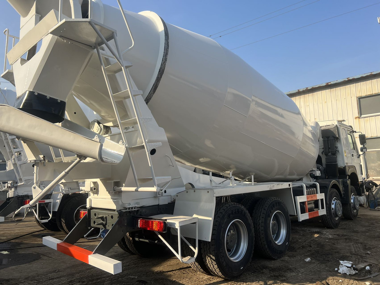 SINOTRUK HOWO 16 CBM CAPACITY - Betongbil: bild 2 SINOTRUK HOWO 16 CBM CAPACITY - Betongbil: bild 2