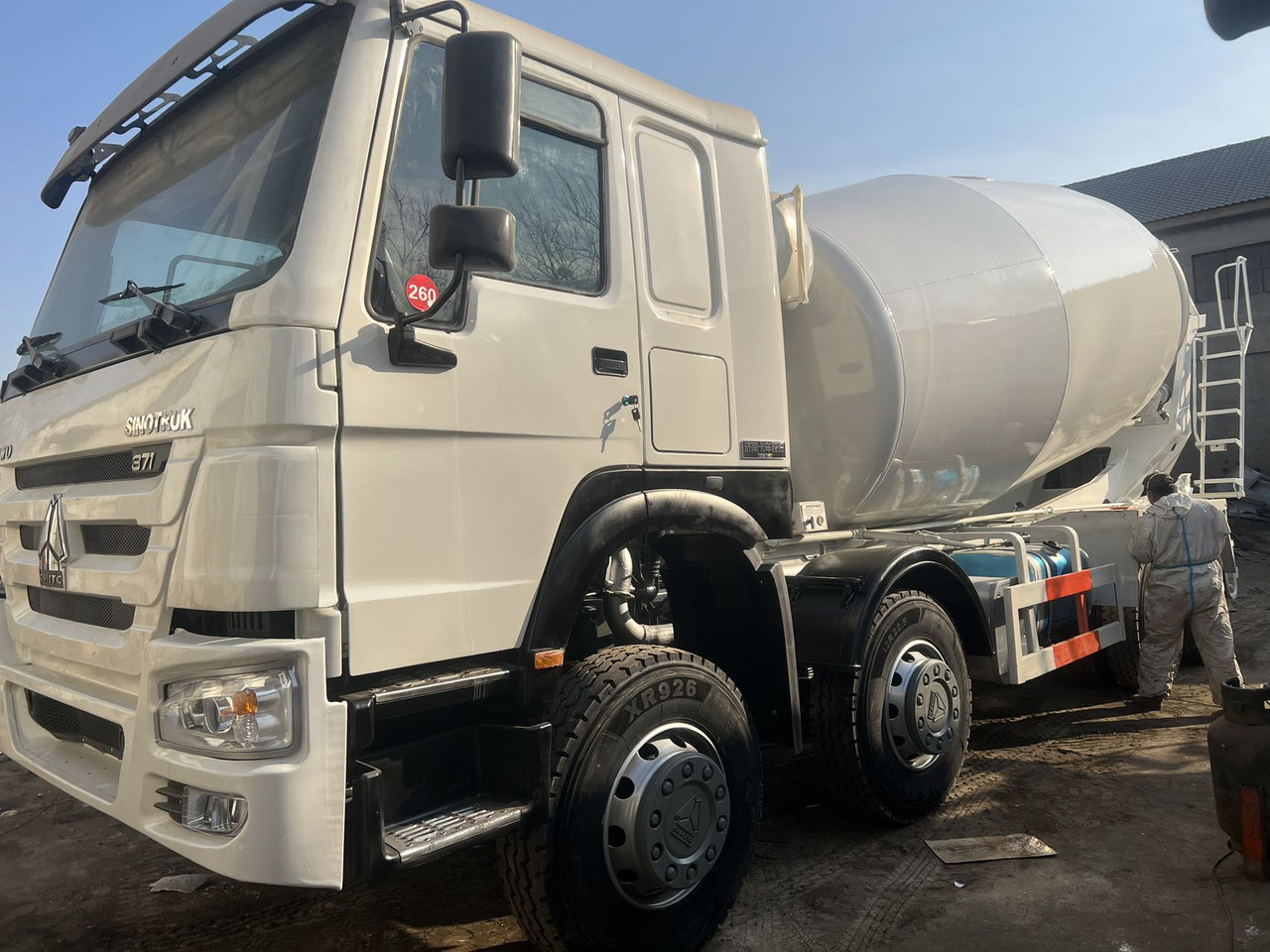 SINOTRUK HOWO 16 CBM CAPACITY - Betongbil: bild 1 SINOTRUK HOWO 16 CBM CAPACITY - Betongbil: bild 1