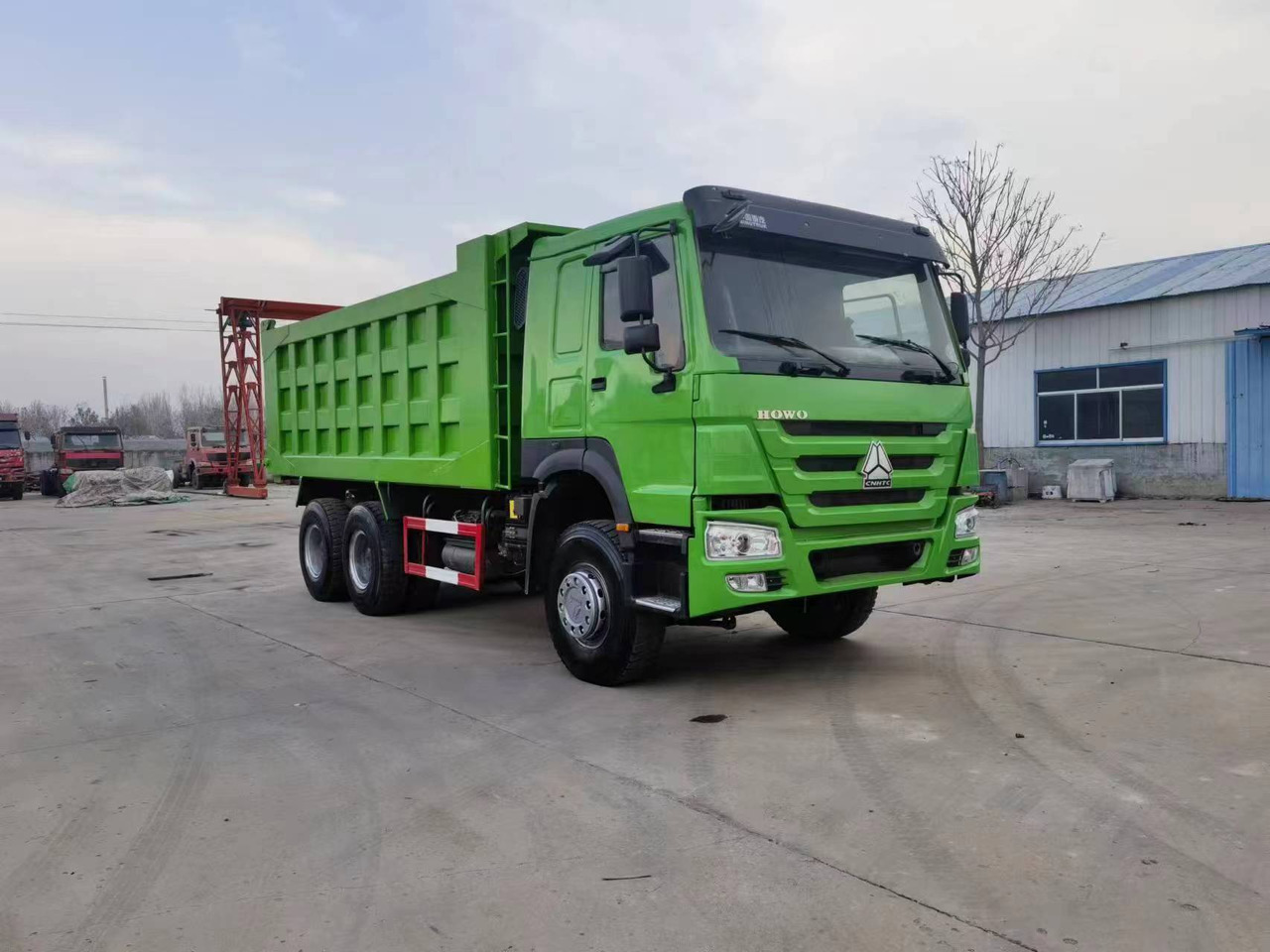 SINOTRUK HOWO 6*4 8*4 DUMP TRUCK - Tippbil lastbil: bild 4 SINOTRUK HOWO 6*4 8*4 DUMP TRUCK - Tippbil lastbil: bild 4