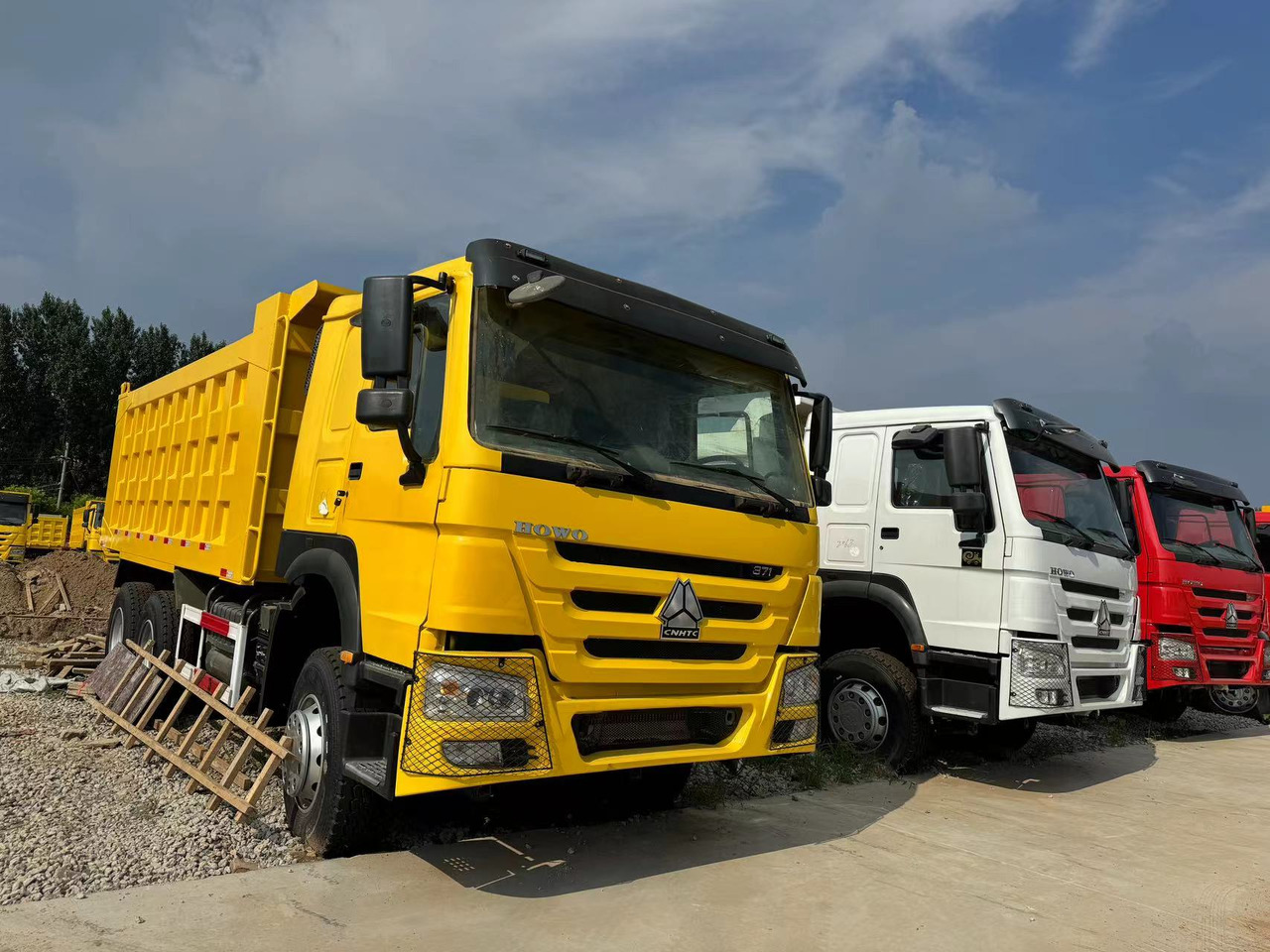 SINOTRUK HOWO 6*4 8*4 DUMP TRUCK - Tippbil lastbil: bild 2 SINOTRUK HOWO 6*4 8*4 DUMP TRUCK - Tippbil lastbil: bild 2