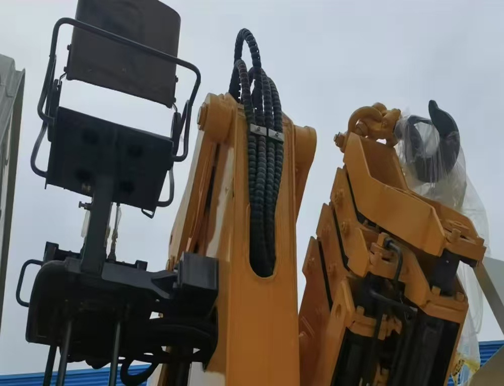 SINOTRUK HOWO 8 TON Knuckle Boom Crane TRUCK MOUNTED CRANE - Kranbil: bild 4 SINOTRUK HOWO 8 TON Knuckle Boom Crane TRUCK MOUNTED CRANE - Kranbil: bild 4