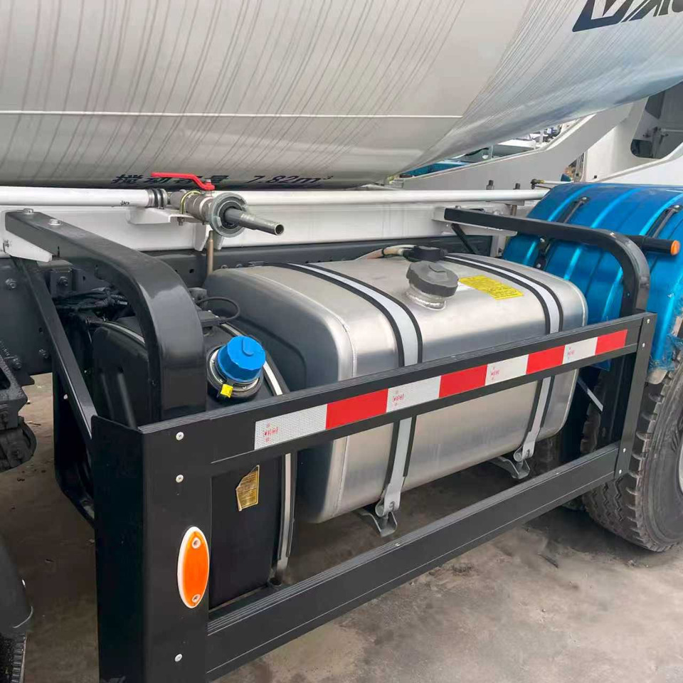 SINOTRUK HOWO TX350 EURO V Stage 5 - Betongbil: bild 4 SINOTRUK HOWO TX350 EURO V Stage 5 - Betongbil: bild 4