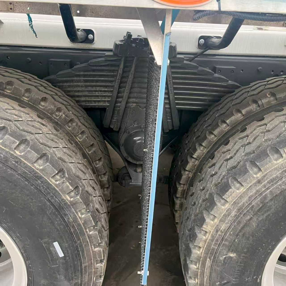 SINOTRUK HOWO TX350 Euro 5 - Betongbil: bild 5 SINOTRUK HOWO TX350 Euro 5 - Betongbil: bild 5