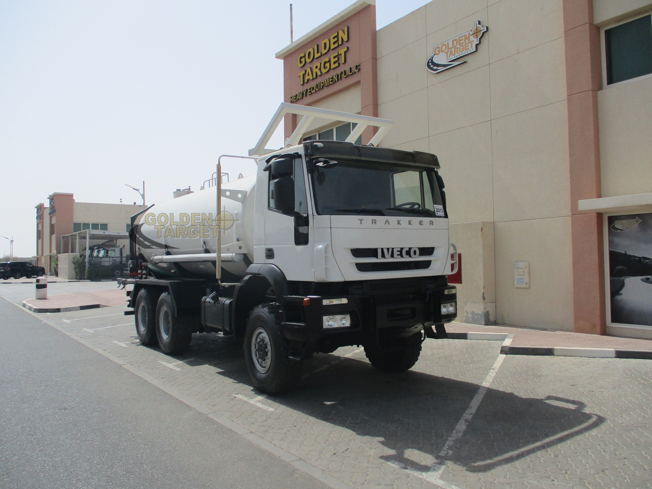 IVECO TRAKKER 380 6x6 Tanker - Tankbil: bild 1 IVECO TRAKKER 380 6x6 Tanker - Tankbil: bild 1