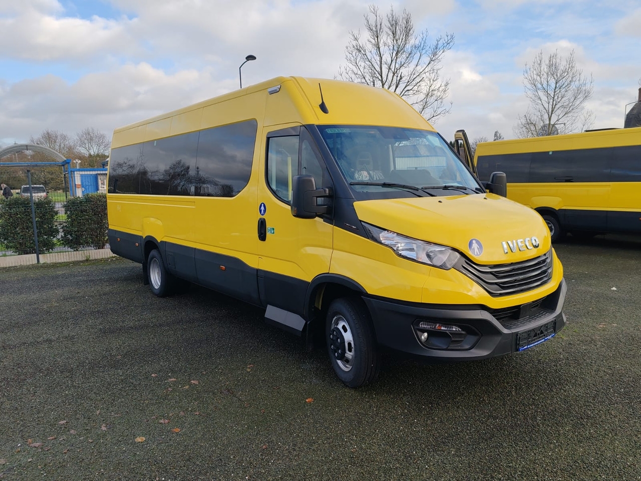 5 MINIBUS IVECO DAILY NEUF ET NON IMMATRICULE - Minibuss, Persontransport: bild 2 5 MINIBUS IVECO DAILY NEUF ET NON IMMATRICULE - Minibuss, Persontransport: bild 2