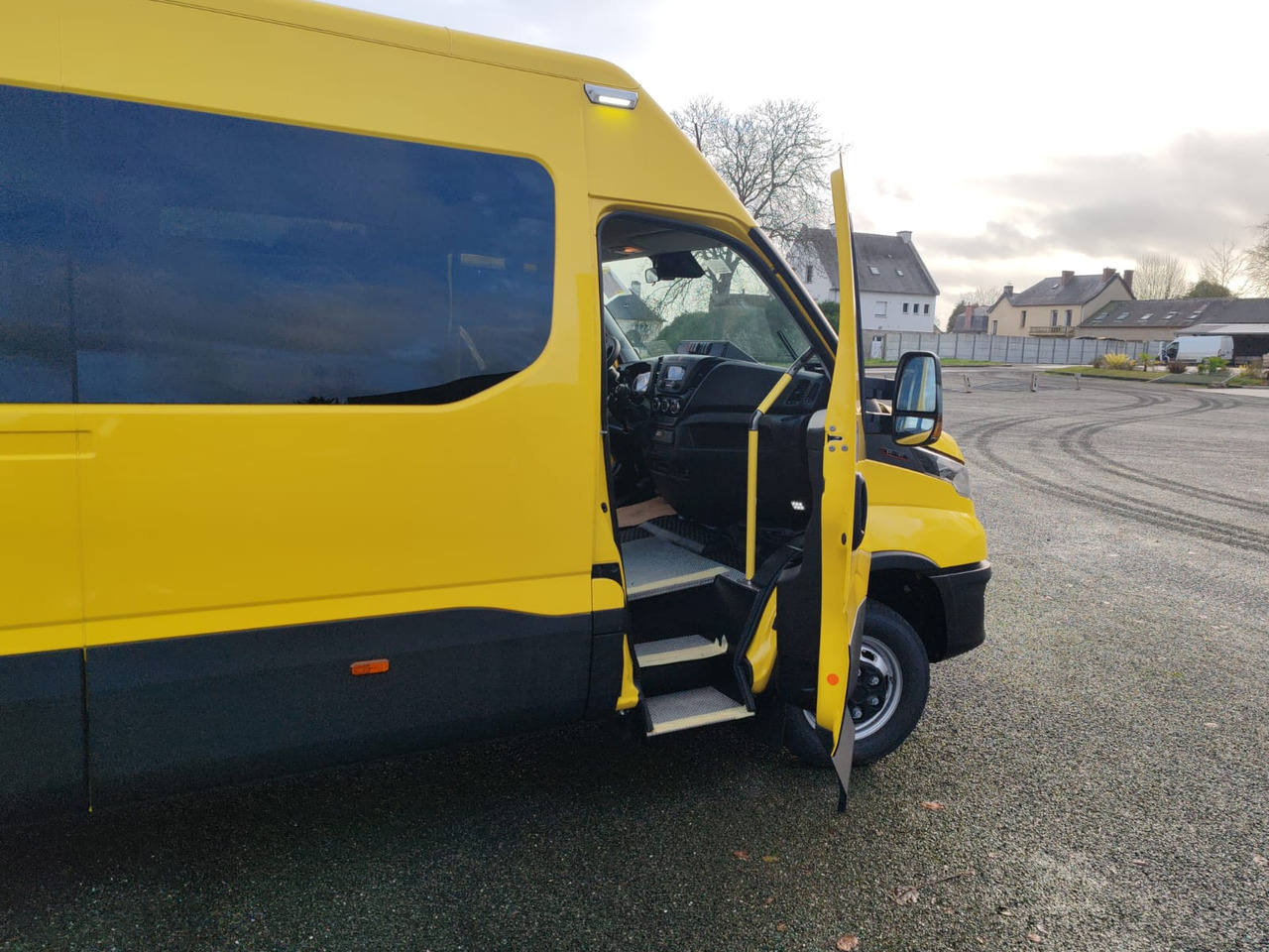 5 MINIBUS IVECO DAILY NEUF ET NON IMMATRICULE - Minibuss, Persontransport: bild 4 5 MINIBUS IVECO DAILY NEUF ET NON IMMATRICULE - Minibuss, Persontransport: bild 4