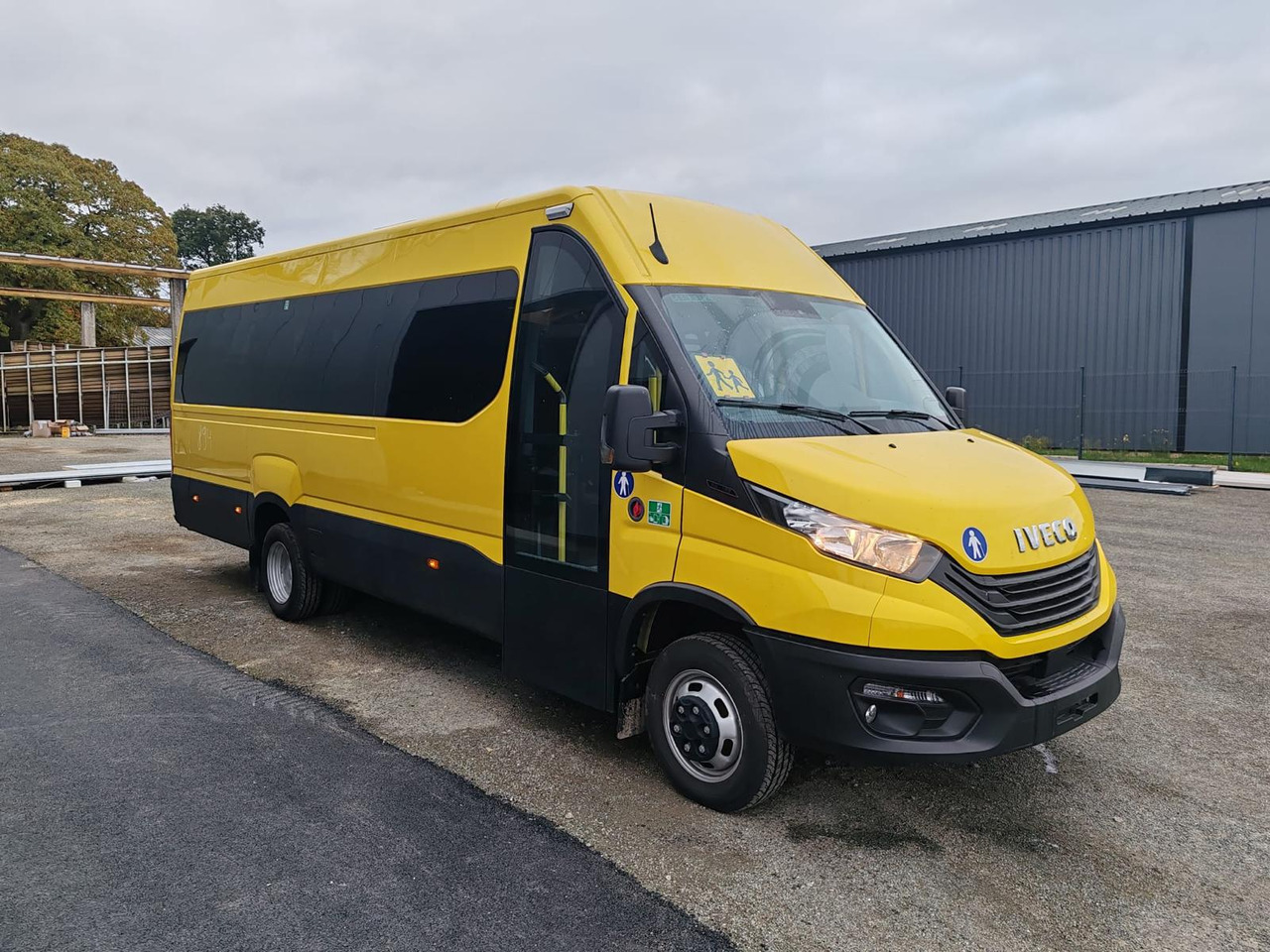 5 MINIBUS IVECO DAILY NEUF ET NON IMMATRICULE - Minibuss, Persontransport: bild 1 5 MINIBUS IVECO DAILY NEUF ET NON IMMATRICULE - Minibuss, Persontransport: bild 1