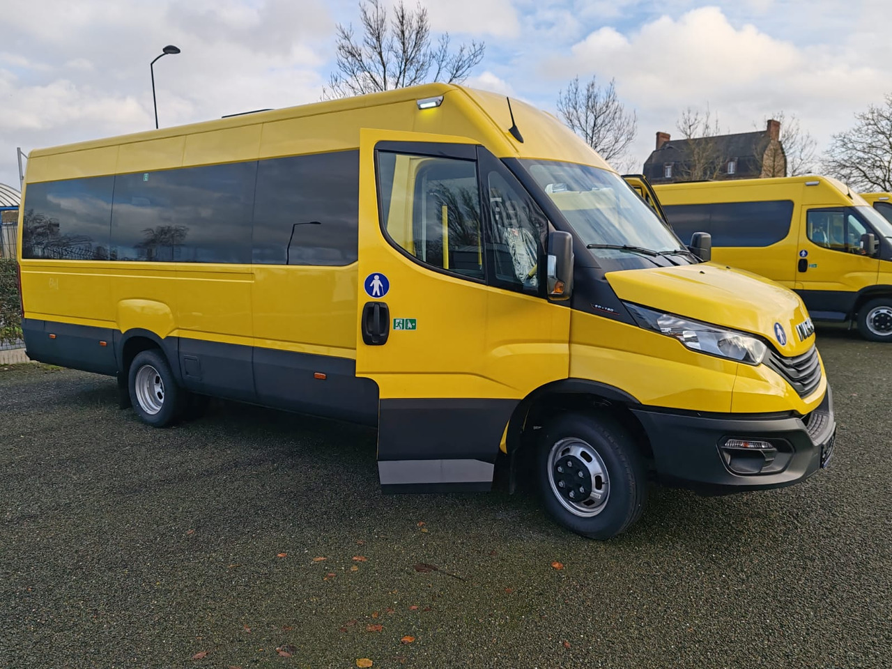 5 MINIBUS IVECO DAILY NEUF ET NON IMMATRICULE - Minibuss, Persontransport: bild 3 5 MINIBUS IVECO DAILY NEUF ET NON IMMATRICULE - Minibuss, Persontransport: bild 3