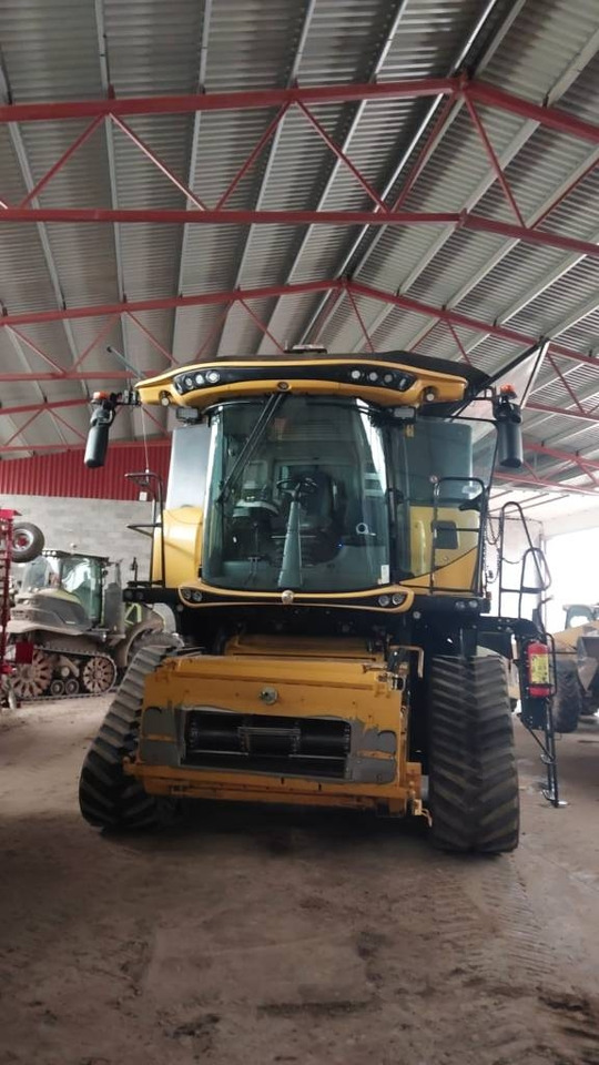 New Holland CR 9.90  - Skördetröska: bild 2 New Holland CR 9.90  - Skördetröska: bild 2