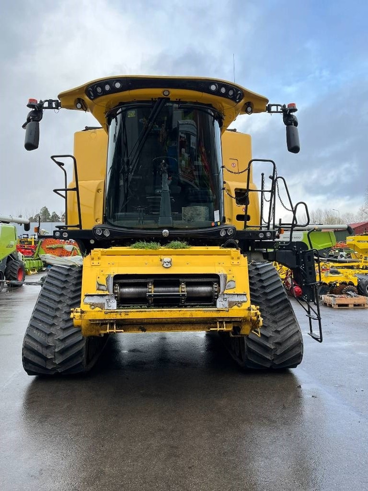 New Holland CR 9.90  - Skördetröska: bild 2 New Holland CR 9.90  - Skördetröska: bild 2