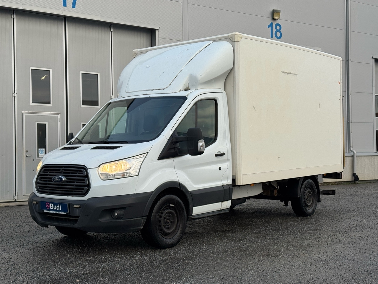 Lätt lastbil Ford Transit 350 Chassi Cab 2.0 TDCi SelectShift -2018 - Volymskåp: bild 1 Lätt lastbil Ford Transit 350 Chassi Cab 2.0 TDCi SelectShift -2018 - Volymskåp: bild 1