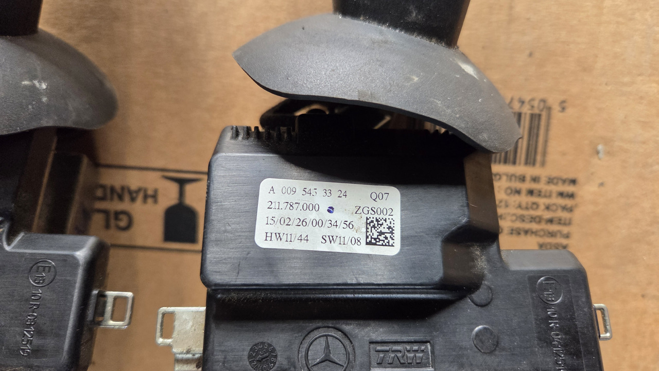 MERCEDES-BENZ ACTROS MP4 - Rattstångsbrytare för Lastbil: bild 2 MERCEDES-BENZ ACTROS MP4 - Rattstångsbrytare för Lastbil: bild 2