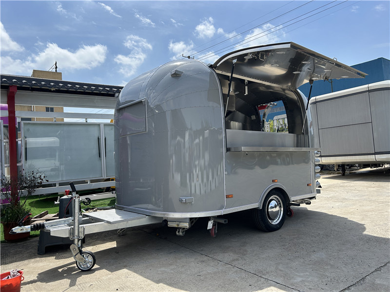 Small Food Trailer Crepes, Gelato & More | European Street Food Truck - Försäljningsvagn: bild 4 Small Food Trailer Crepes, Gelato & More | European Street Food Truck - Försäljningsvagn: bild 4