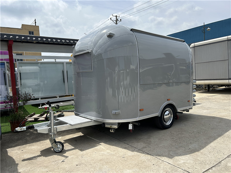 Small Food Trailer Crepes, Gelato & More | European Street Food Truck - Försäljningsvagn: bild 5 Small Food Trailer Crepes, Gelato & More | European Street Food Truck - Försäljningsvagn: bild 5