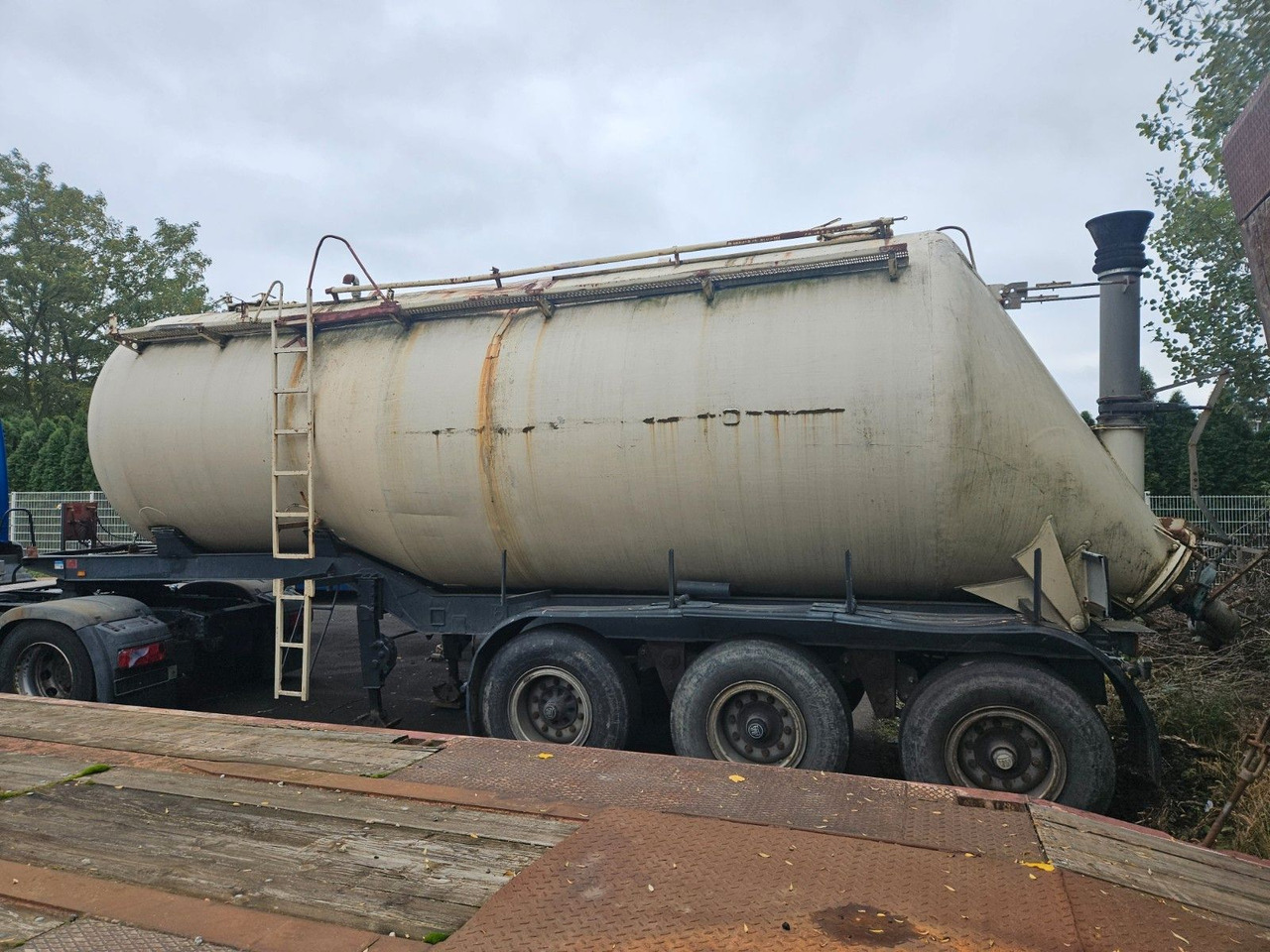Kässbohrer Silo Güllefaß 33m³ Blattfederung - Bulktrailer: bild 2 Kässbohrer Silo Güllefaß 33m³ Blattfederung - Bulktrailer: bild 2