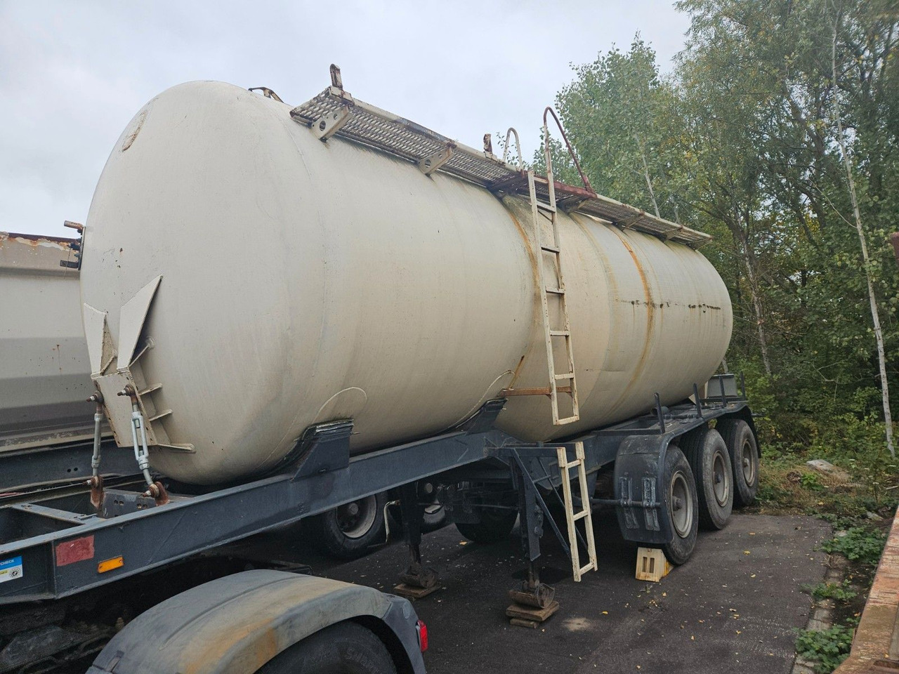 Kässbohrer Silo Güllefaß 33m³ Blattfederung - Bulktrailer: bild 1 Kässbohrer Silo Güllefaß 33m³ Blattfederung - Bulktrailer: bild 1
